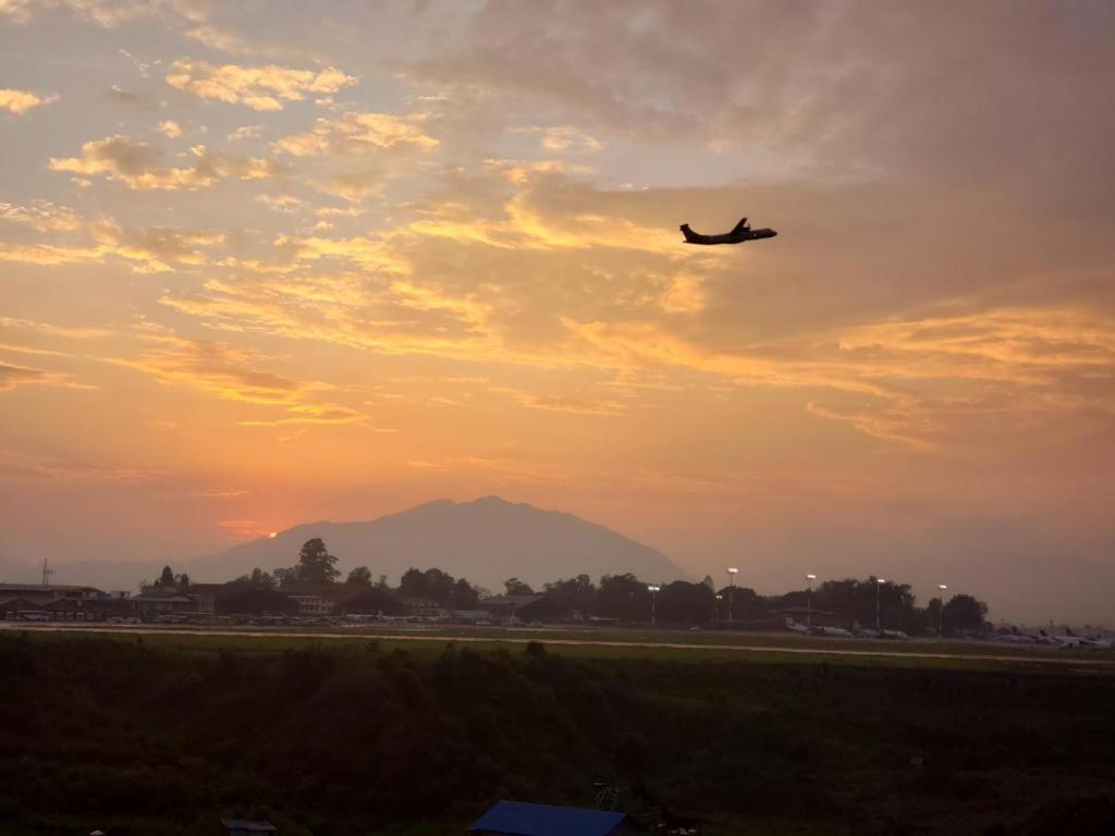 Kathmandu Airport View Hotel And Lodge Exterior foto